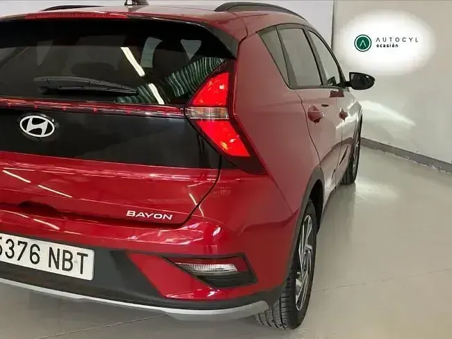 Usado Hyundai Bayon 80 CV (58 kW) 2025 Rojo SUV