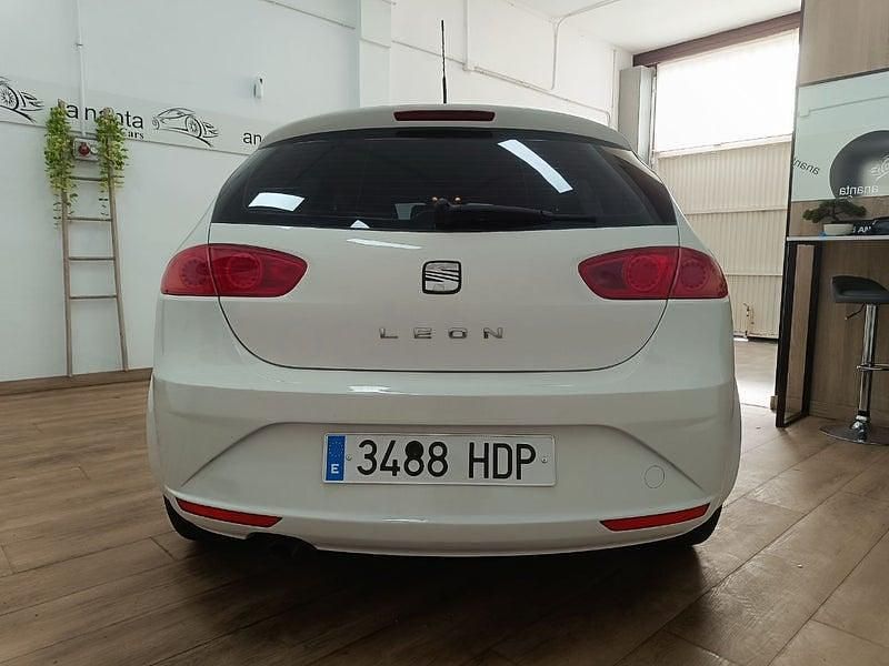 Usado Seat Leon 85 CV (62 kW) 2011 Blanco Utilitario