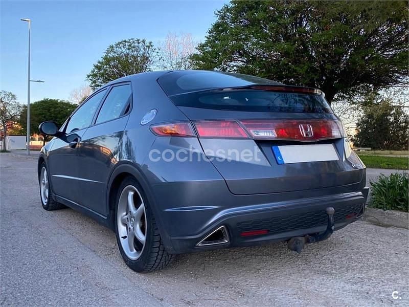 Usado Honda Civic Executive 140 CV (102 kW) 2006 Gris / plata Berlina