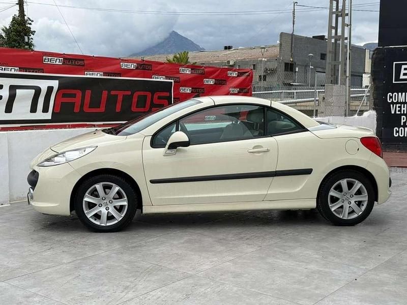 Usado Peugeot 207 CC 120 CV (88 kW) 2008 Beige Descapotable