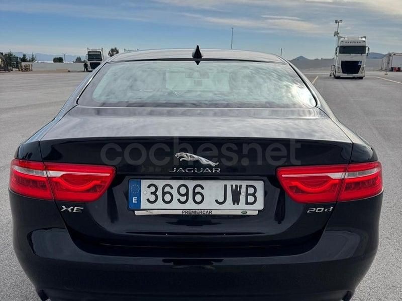 Usado Jaguar XE Pure 180 CV (132 kW) 2017 Negro Berlina