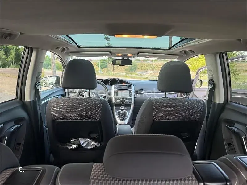 Usado Toyota Verso Advance 112 CV (82 kW) 2014 Beige Monovolumen