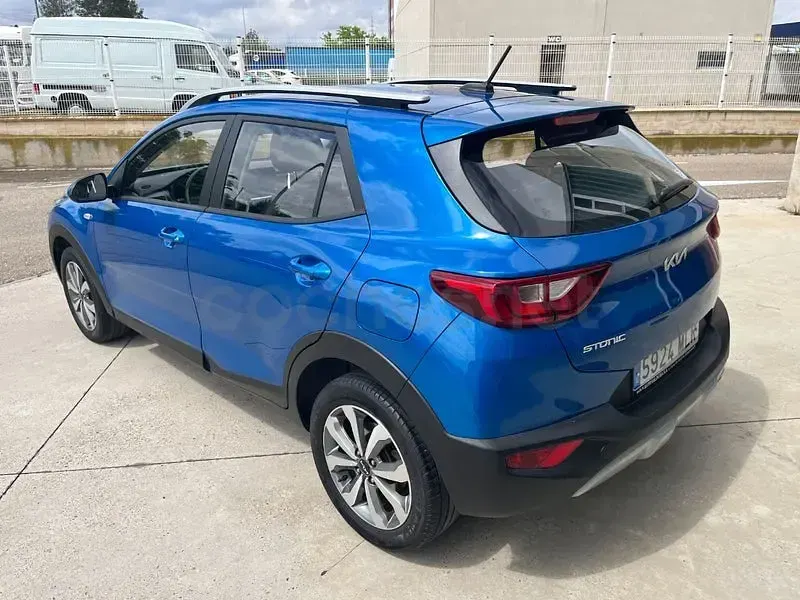 Usado Kia Stonic 84 CV (61 kW) 2023 Azul SUV