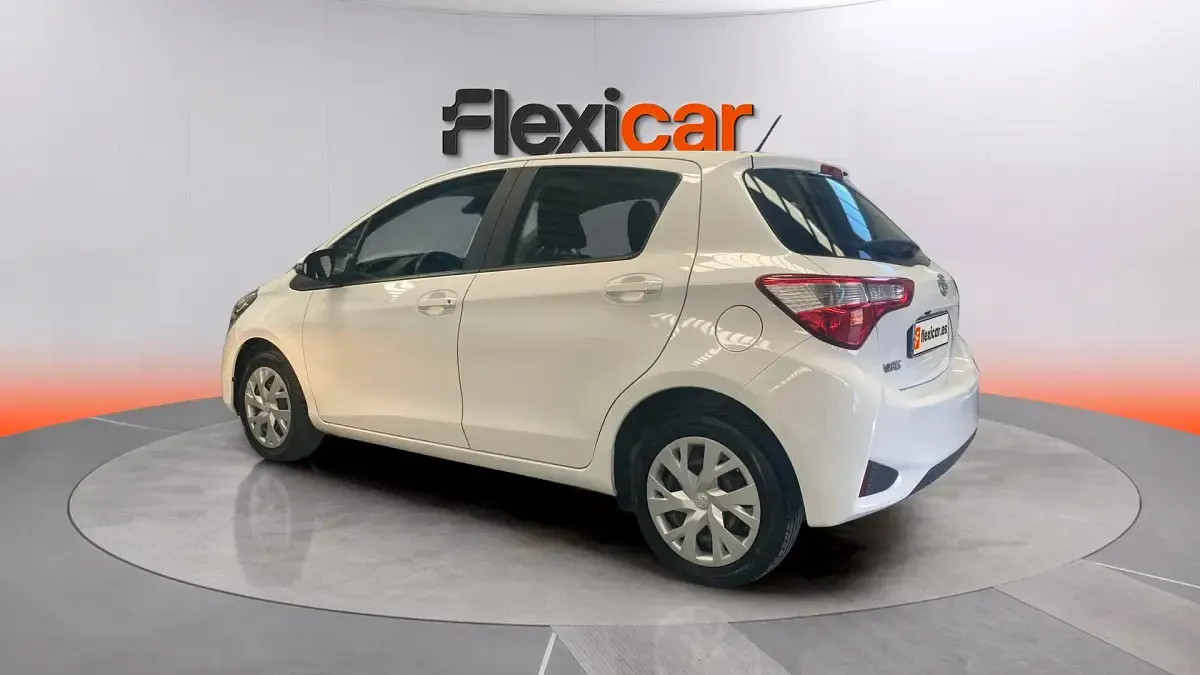 Usado Toyota Yaris Active 69 CV (50 kW) 2019 Blanco Berlina