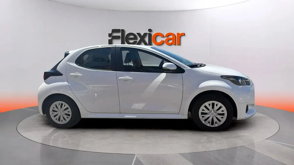 Usado Toyota Yaris Hybrid Active 116 CV (85 kW) 2026 Blanco Berlina