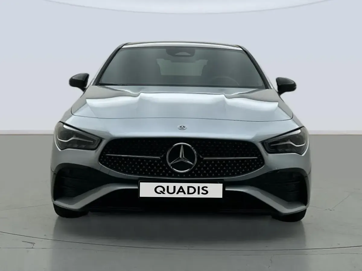 Usado Mercedes CLA200 163 CV (119 kW) 2025 Gris plata Berlina