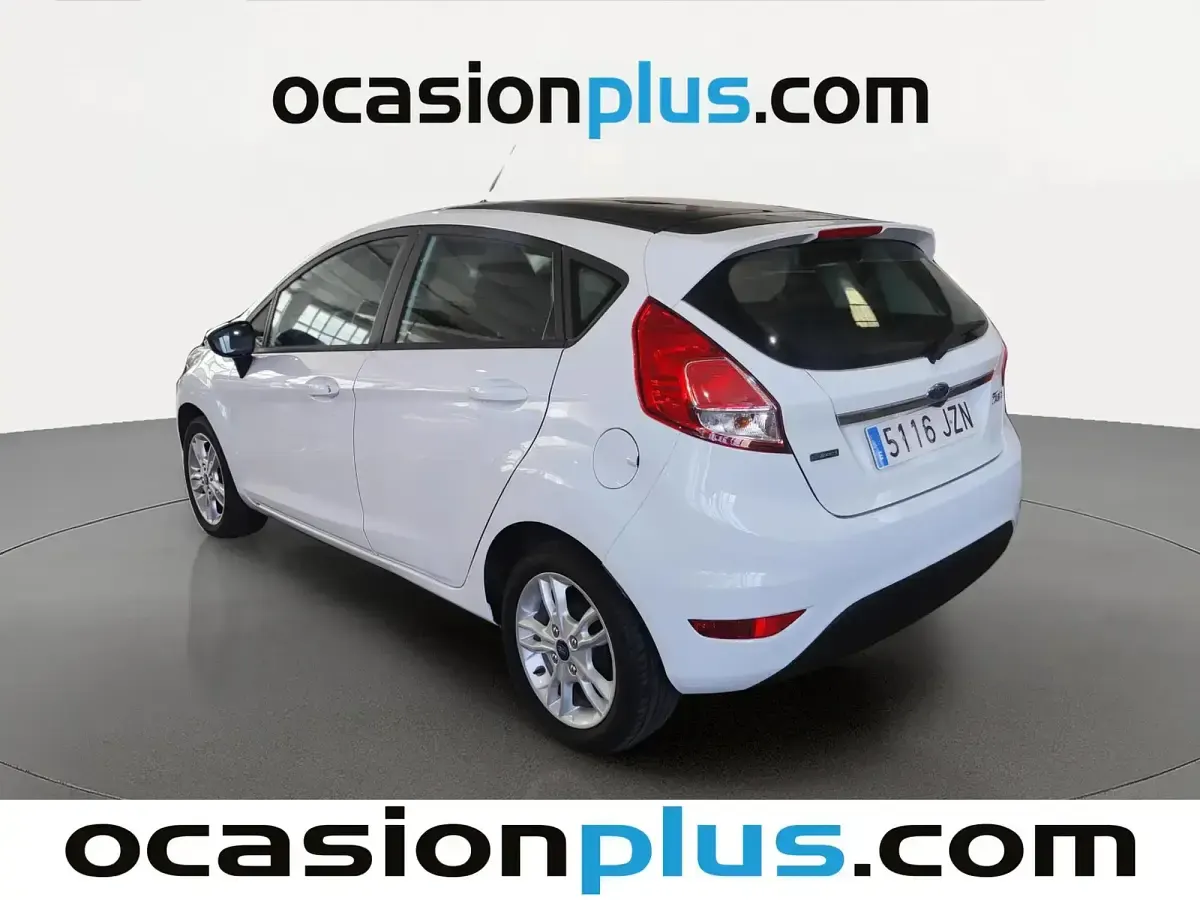 Usado Ford Fiesta Trend 100 CV (73 kW) 2017 Blanco Utilitario
