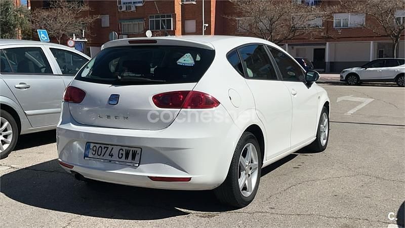 Usado Seat Leon 90 CV (66 kW) 2010 Blanco Utilitario