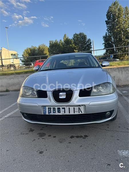Gris / plata Usado 2003 Seat Cordoba Sport Berlina | 2300 € (Precio justo) - Imagen 1/4