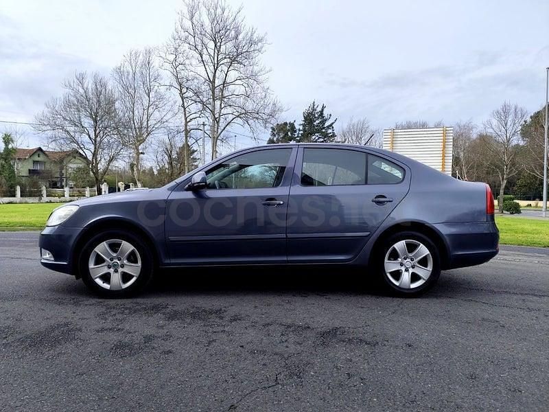 Usado Skoda Octavia Ambition 105 CV (77 kW) 2012 Gris / plata Berlina