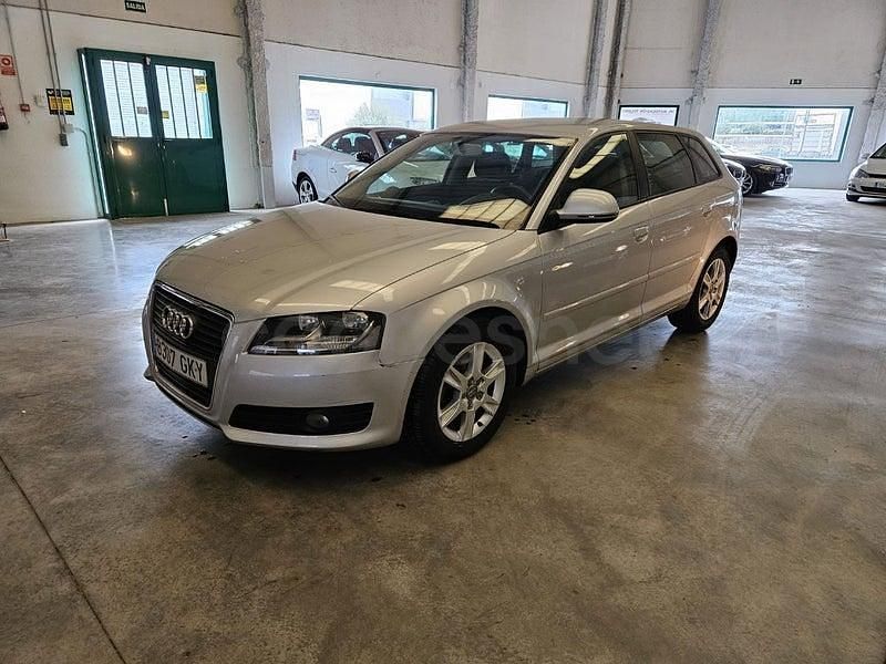 Usado Audi A3 Attraction 125 CV (91 kW) 2009 Gris / plata Utilitario