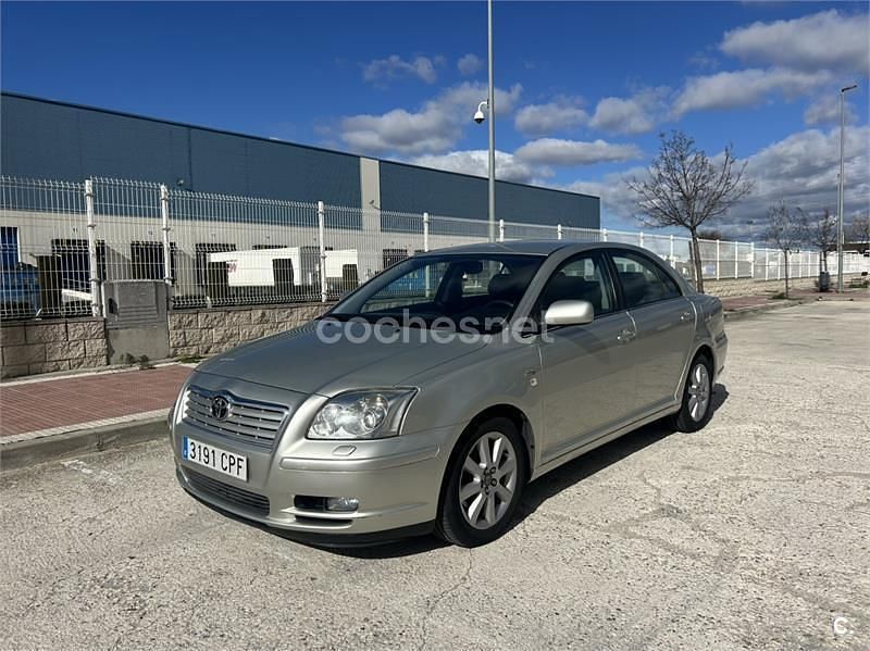 Usado Toyota Avensis Executive 116 CV (85 kW) 2003 Beige Berlina