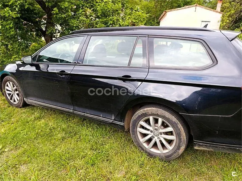 Usado VW Passat Edition 120 CV (88 kW) 2015 Negro Familiar