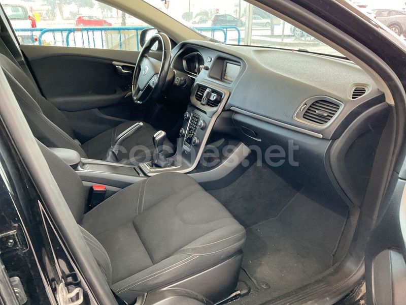 Usado Volvo V40 Kinetic 115 CV (84 kW) 2015 Negro Familiar
