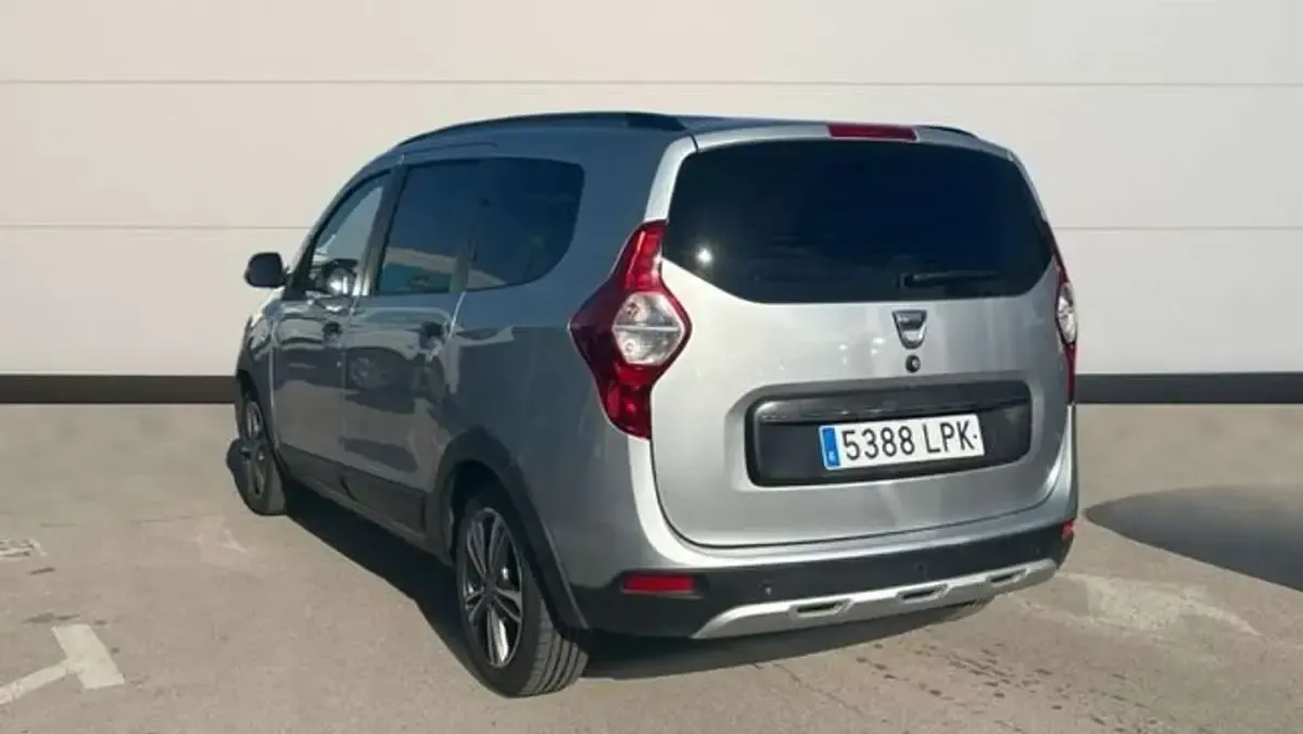 Usado Dacia Lodgy 116 CV (85 kW) 2021 Plateado Monovolumen