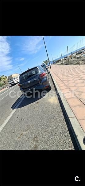Usado Dacia Sandero Essentiel 91 CV (66 kW) 2021 Gris / plata Berlina