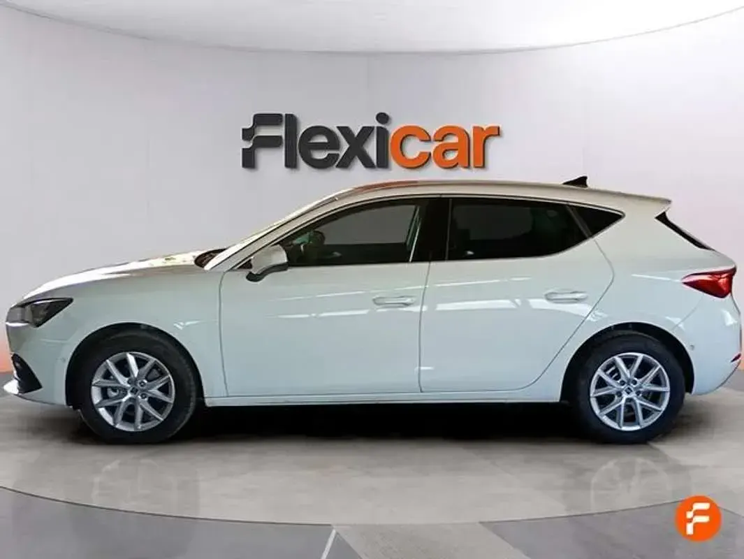 Usado Seat Leon Style 116 CV (85 kW) 2025 Blanco Familiar
