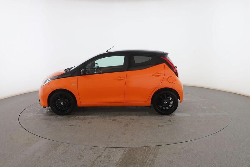 Usado Toyota Aygo X-play 72 CV (52 kW) 2019 Naranja Utilitario
