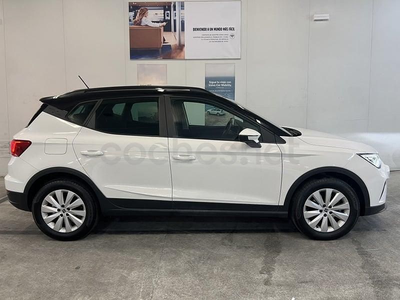 Usado Seat Arona Style Plus 110 CV (80 kW) 2021 Blanco SUV