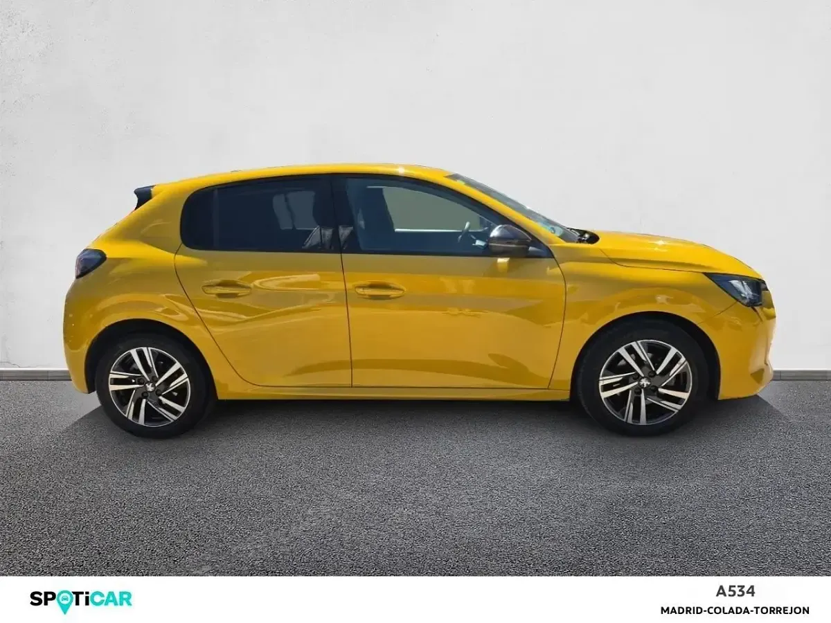 Usado Peugeot 208 Allure 100 CV (73 kW) 2022 Dorado Utilitario