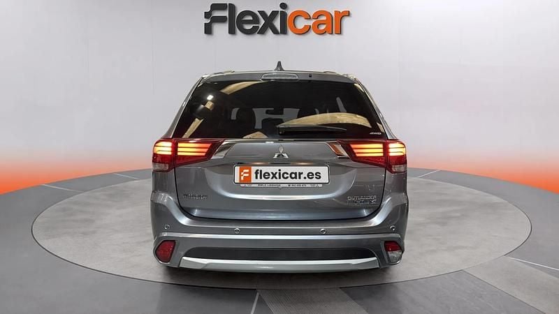 Usado Mitsubishi Outlander P-HEV 203 CV (149 kW) 2016 Gris SUV