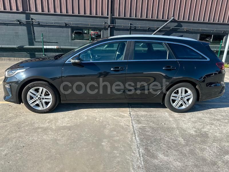 Usado Kia Ceed 120 CV (88 kW) 2020 Negro Utilitario