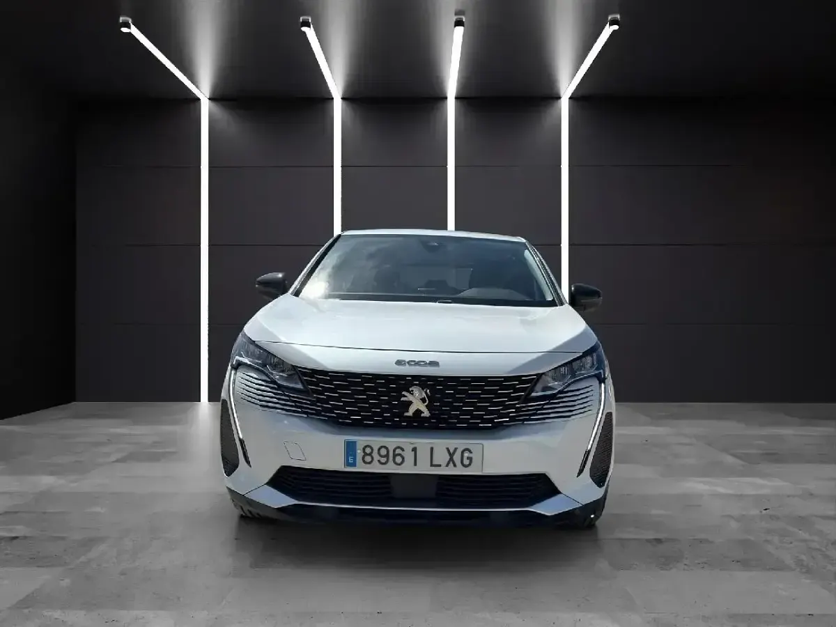 Usado Peugeot 5008 Active 130 CV (95 kW) 2022 Blanco SUV
