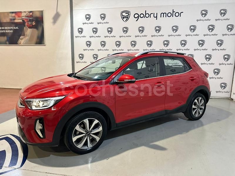 Usado Kia Stonic 100 CV (73 kW) 2024 Rojo SUV