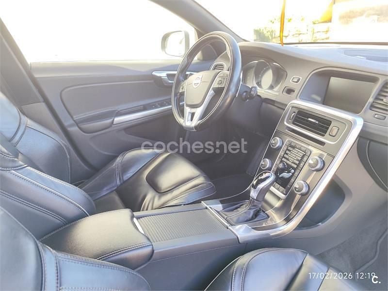 Usado Volvo V60 R-Design Momentum 225 CV (165 kW) 2016 Azul Familiar