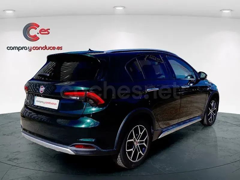 Używany Fiat Tipo Cross 101 KM (74 kW) 2022 Zielony Sedan/Limuzyna