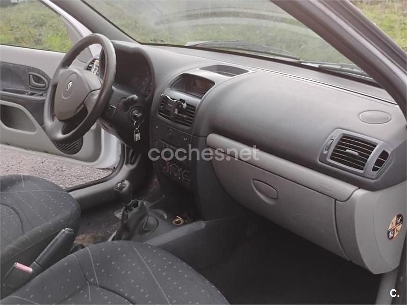 Usado Renault Clio II Authentique 60 CV (44 kW) 2002 Blanco Berlina