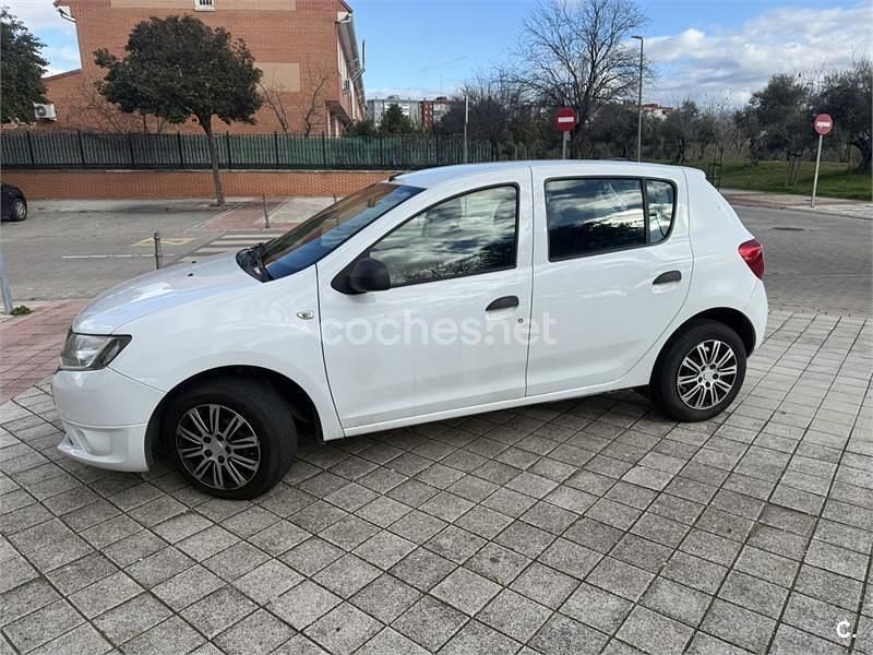 Usado Dacia Sandero Ambiance 75 CV (55 kW) 2014 Blanco Berlina