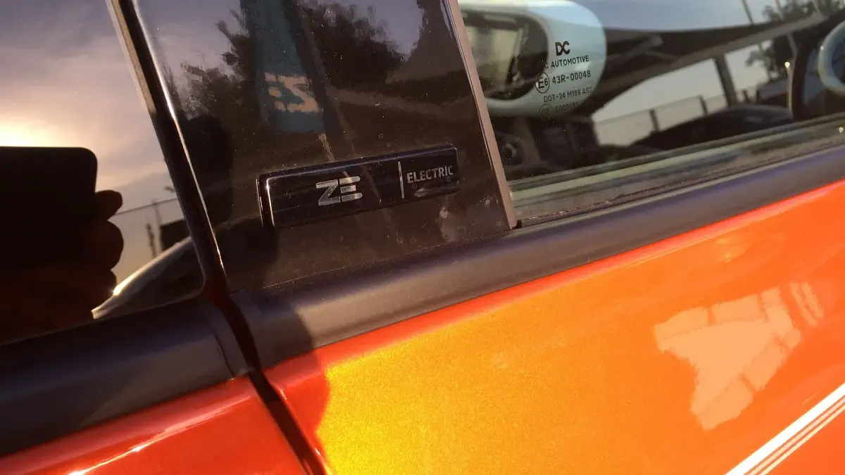 Usado Renault Twingo Vibes 59 kW (81 CV) 2021 Naranja valencia Utilitario