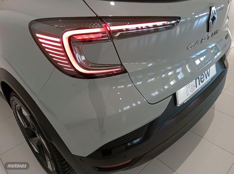Usado Renault Captur Techno 145 CV (106 kW) 2025 Gris / plata SUV