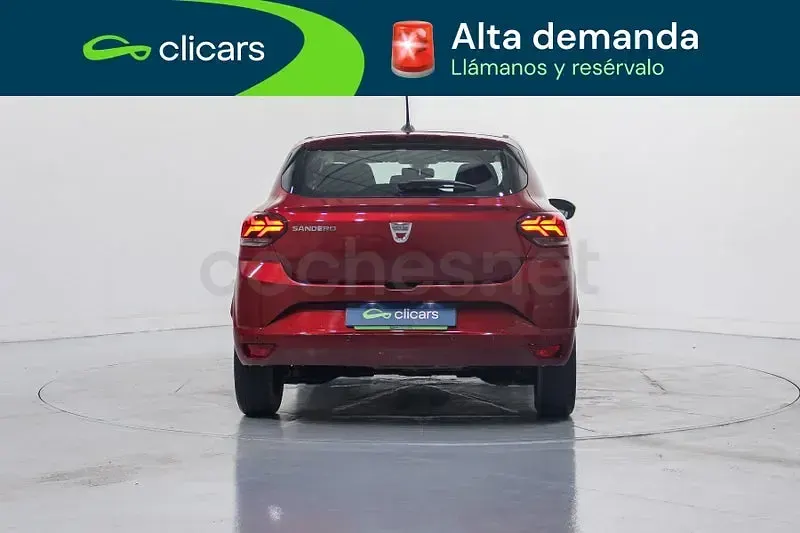 Usado Dacia Sandero Comfort 101 CV (74 kW) 2022 Rojo Berlina