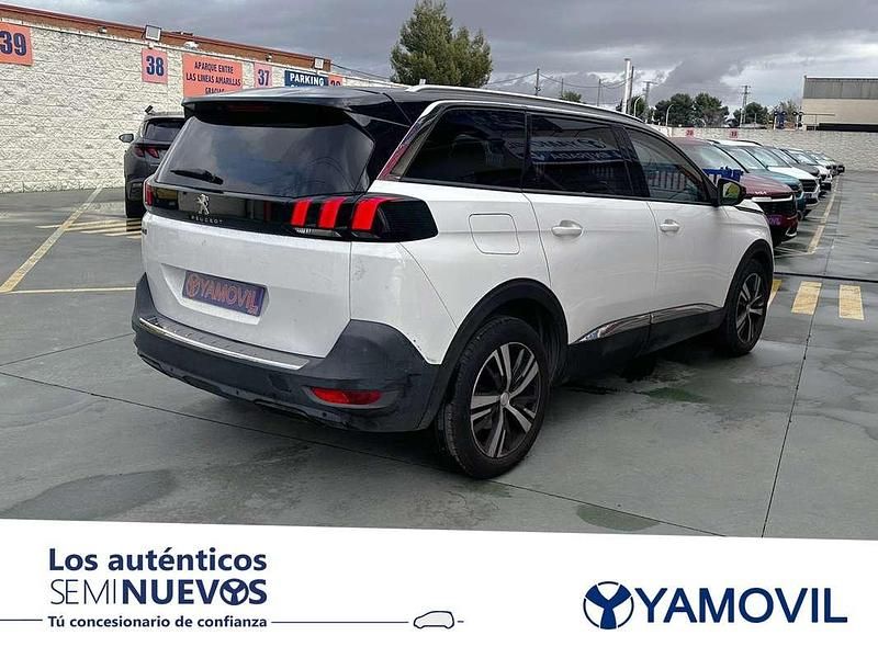 Usado Peugeot 5008 Allure 131 CV (96 kW) 2018 Blanco Monovolumen