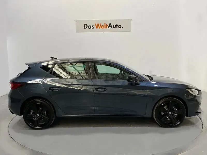 Usado Seat Leon FR 204 CV (150 kW) 2026 Gris / plata Berlina