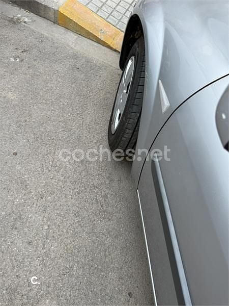 Gris / plata Usado 2007 Renault Mégane II Dynamique Berlina | 2500 € (Precio justo) - Imagen 1/4