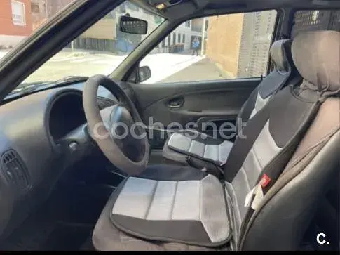Usado Citroën Saxo 58 CV (42 kW) 1998 Negro Utilitario
