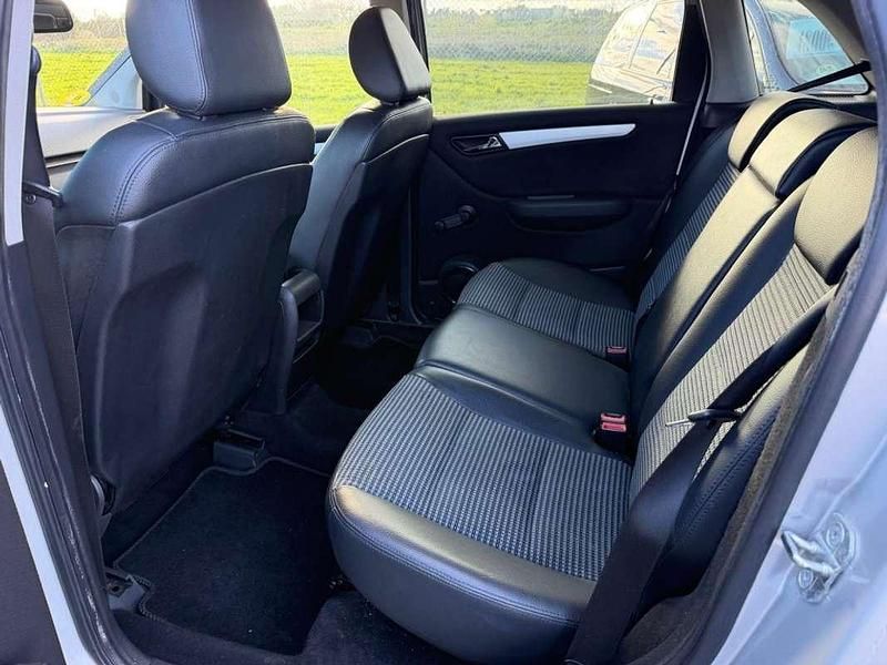Usado Mercedes B200 139 CV (102 kW) 2007 Gris Monovolumen