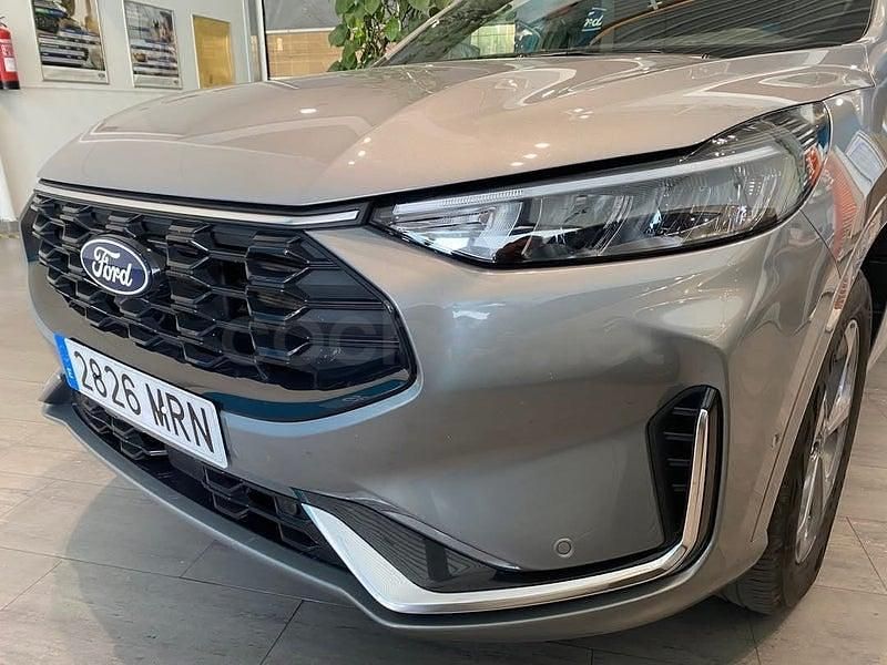 Usado Ford Kuga ST-Line X 243 CV (178 kW) 2024 Gris / plata SUV