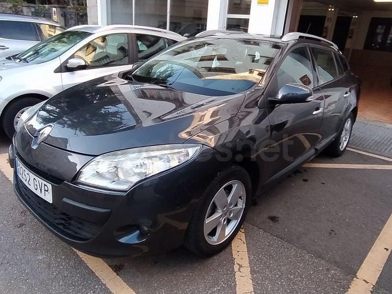 Usado Renault Mégane GrandTour Dynamique 130 CV (95 kW) 2010 Gris / plata Familiar