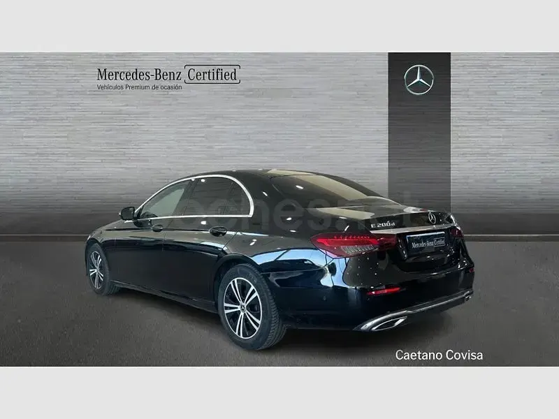 Usado Mercedes E200 160 CV (117 kW) 2021 Negro Berlina