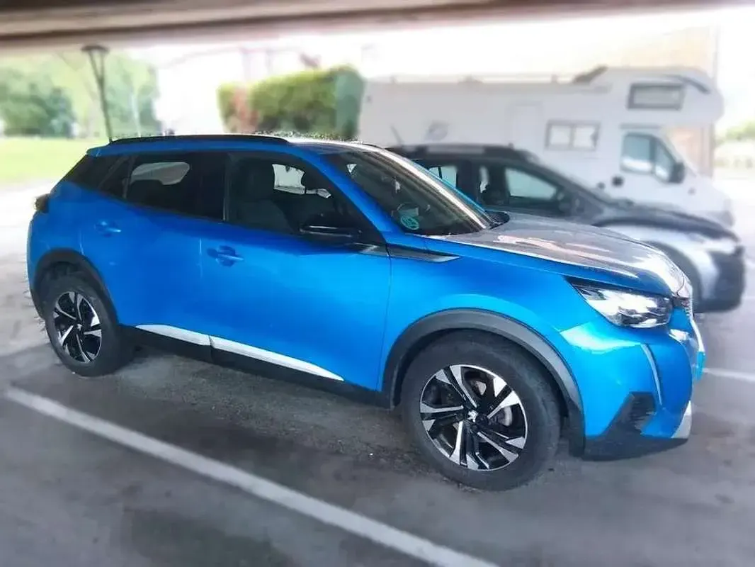 Usado Peugeot 2008 Allure 101 CV (74 kW) 2023 Azul SUV