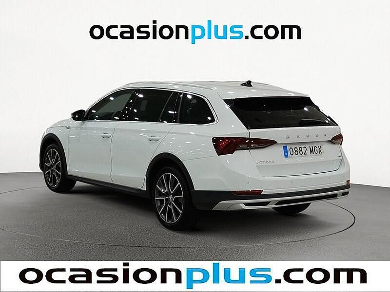 Usado Skoda Octavia 150 CV (110 kW) 2023 Blanco Familiar