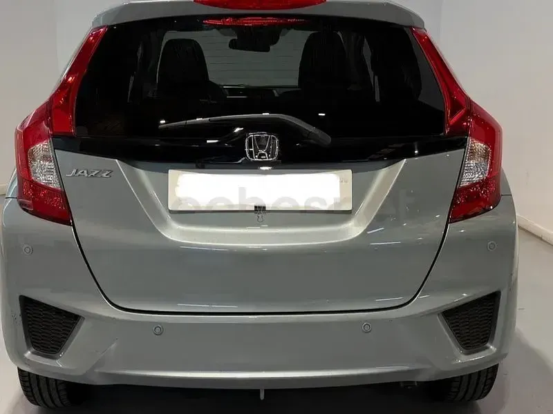 Usado Honda Jazz Comfort 102 CV (75 kW) 2017 Gris / plata Utilitario