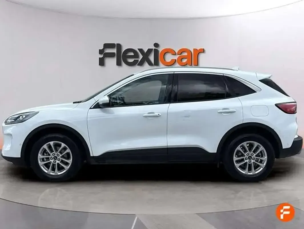 Usado Ford Kuga Titanium 150 CV (110 kW) 2023 Blanco SUV