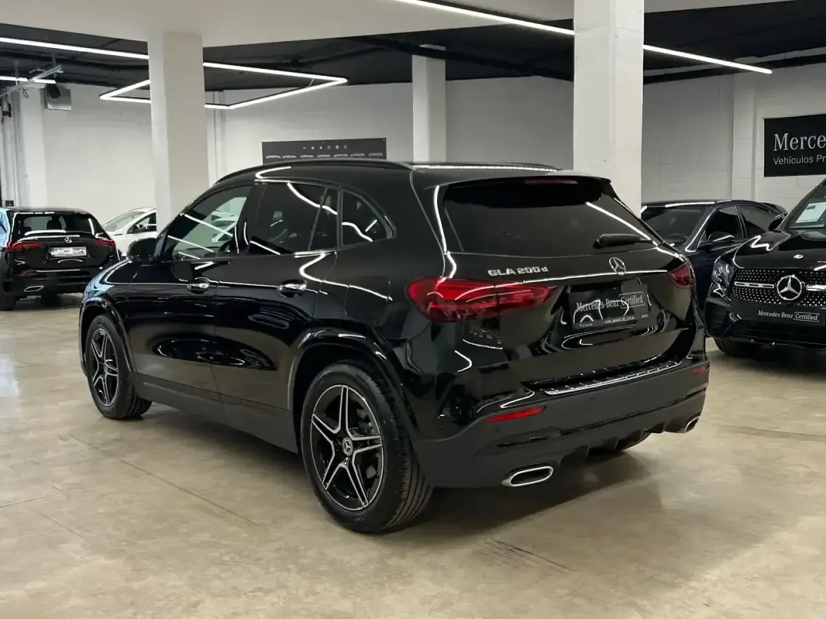 Usado Mercedes GLA200 150 CV (110 kW) 2024 Negro SUV