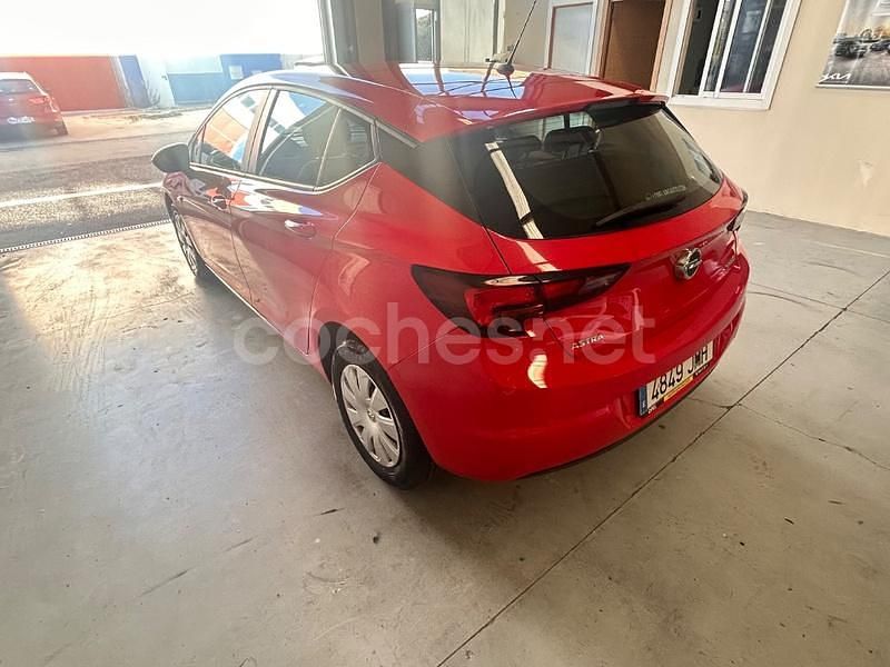 Usado Opel Astra Dynamic 105 CV (77 kW) 2016 Rojo Berlina