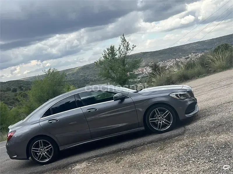 Usado Mercedes CLA200 150 CV (110 kW) 2019 Gris / plata Berlina